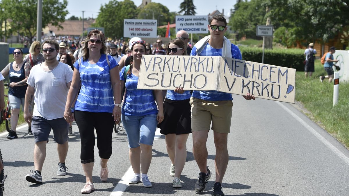 Tisíce lidí pochodovaly proti těžbě u Moravského Písku